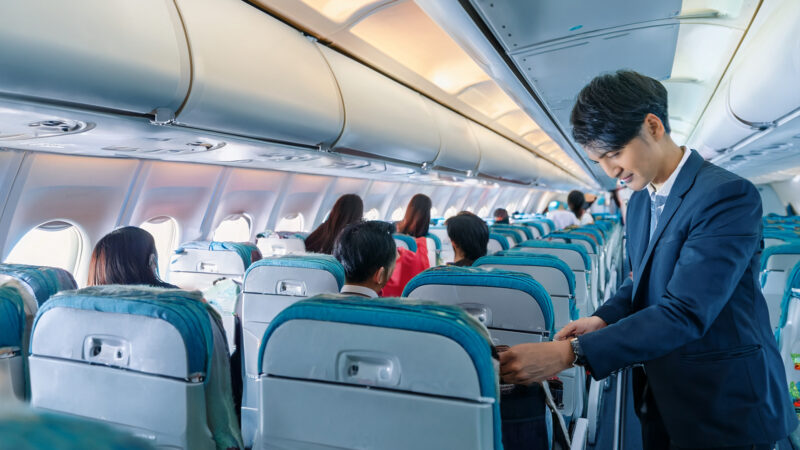 Kø i flyet – sett deg ned!