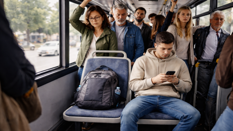 To seter på en billett.